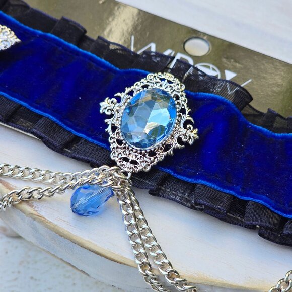 Widow ✦ Blue Velvet Victorian Choker ✦ Crystal Accents & Chain Details NWT - Picture 10 of 10